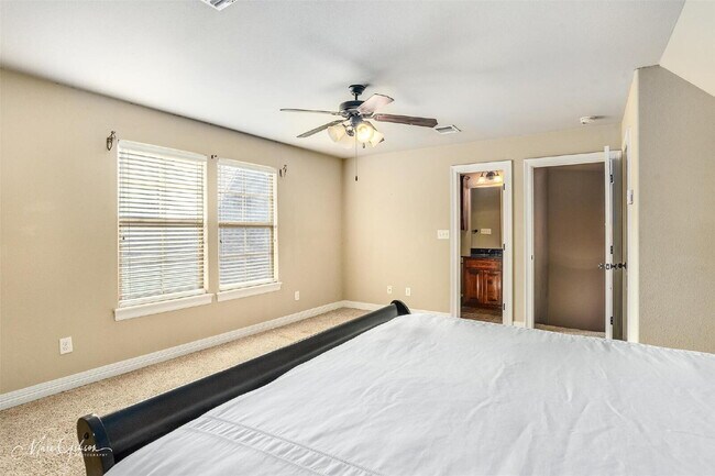 Building Photo - 244 Gloucester Dr