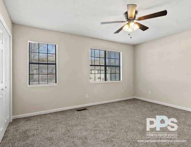 Building Photo - 107 Church St