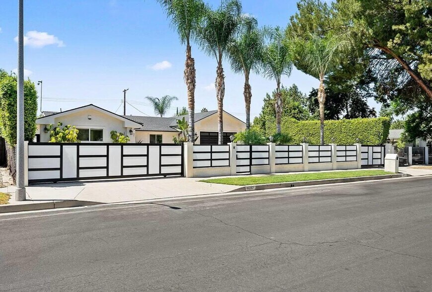 Primary Photo - 6243 Berquist Ave
