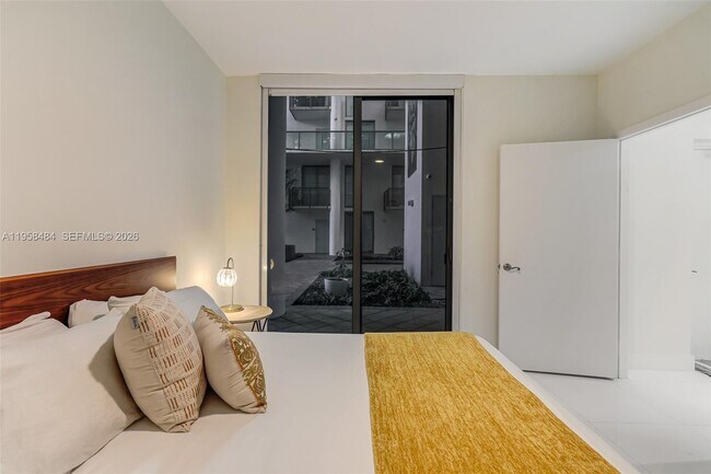 Building Photo - 6000 Collins Ave