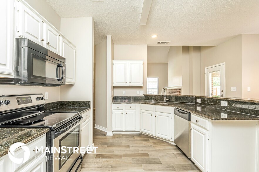 Building Photo - 7006 Cottonwood Cir