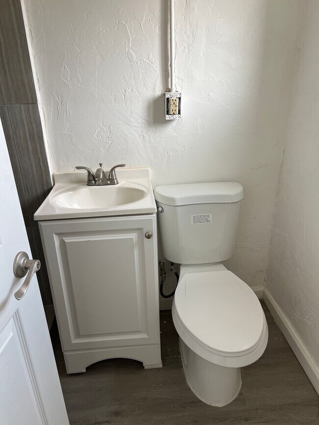 Building Photo - 2309 S 4th Ave