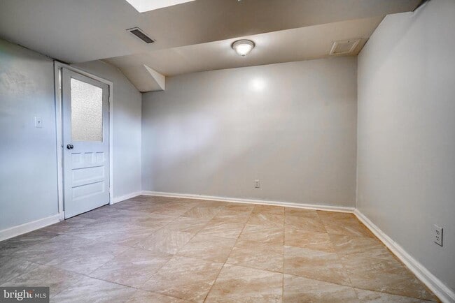 Building Photo - 1207 St Andrews Way