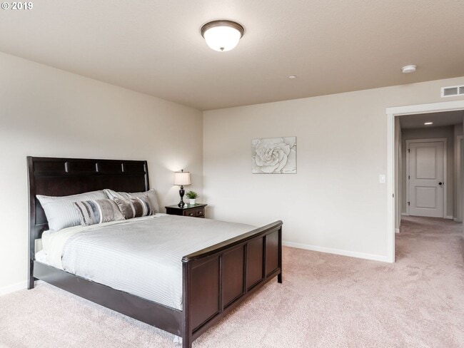 Building Photo - 4 Bedroom Home on Quiet Street w/Office on Main Level!