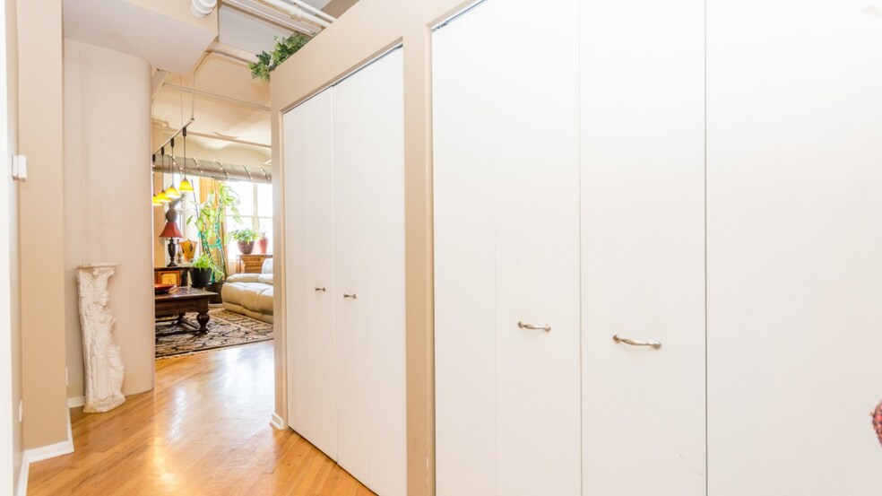 Building Photo - 500 S Clinton St