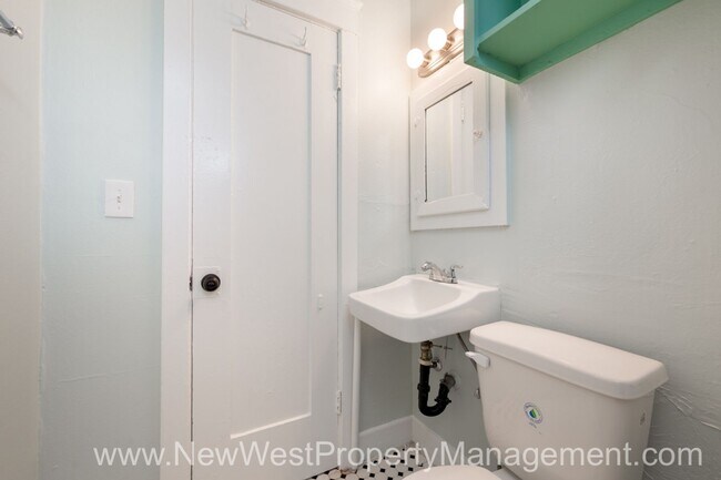 Building Photo - Charming Sherman Heights Studio, Small Pet OK!