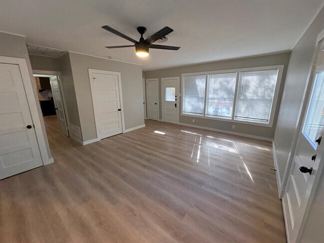 Building Photo - 4620 Bennett Ave