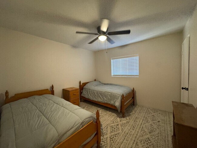 Building Photo - 2834