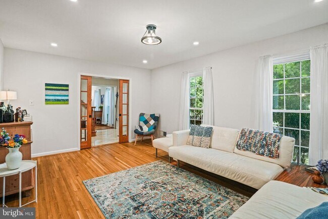 Building Photo - 6117 Larstan Dr