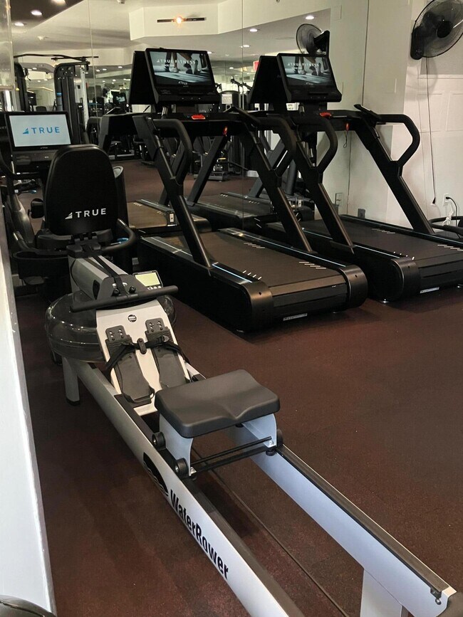 Building Photo - 1551 N Flagler Dr