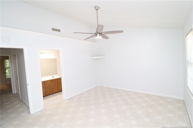 Building Photo - 240 Beechtree Dr