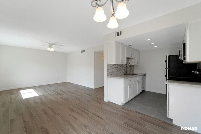 Building Photo - Charming 2BR Condo in Phoenix