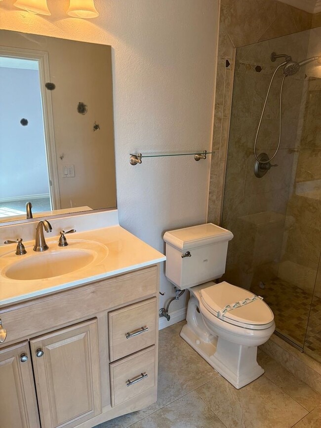 Building Photo - Remodeled Spring Valley Townhome