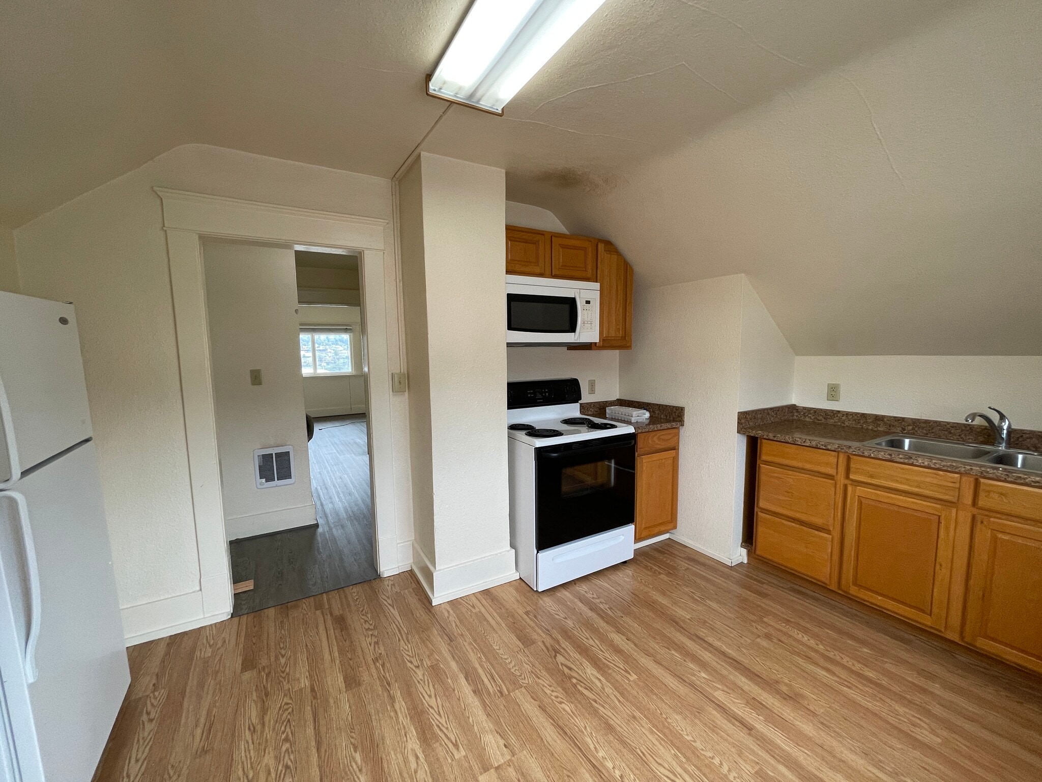 Building Photo - 412 S Mission St