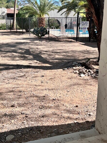 Direct path to pool - 5444 N La Casita Dr