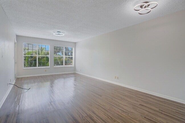Building Photo - 6315 La Costa Dr