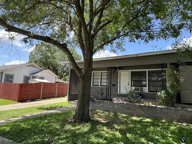 Primary Photo - 233 Arvin Dr