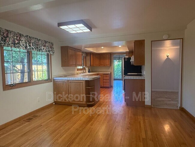 Building Photo - 2845 Glenwood Ct