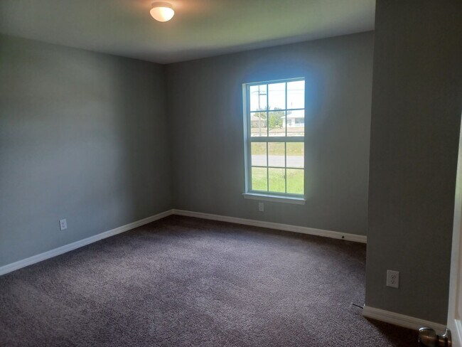 Building Photo - 417 SW 26th Ave