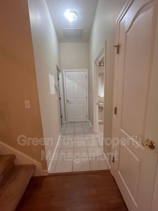 Building Photo - 2120 Stone Creek Dr