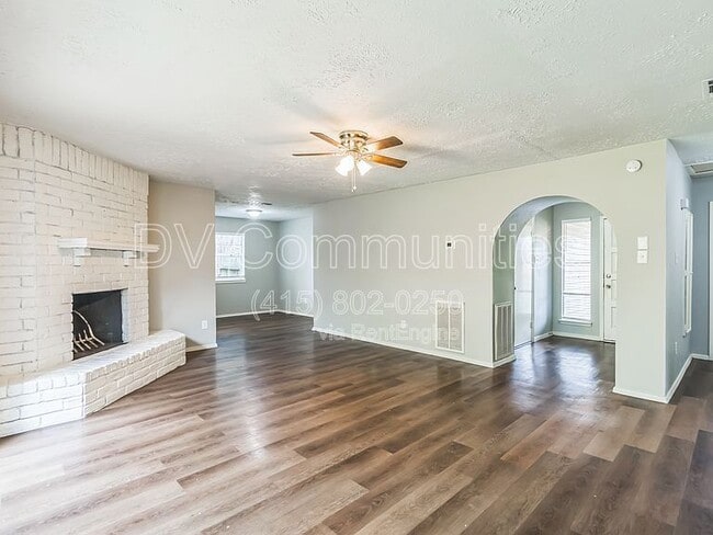 Building Photo - 11823 Bee Ln