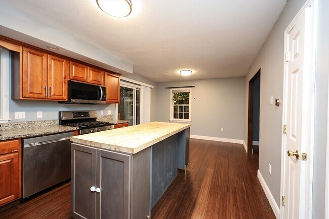 Building Photo - 55 Glenrose Ave