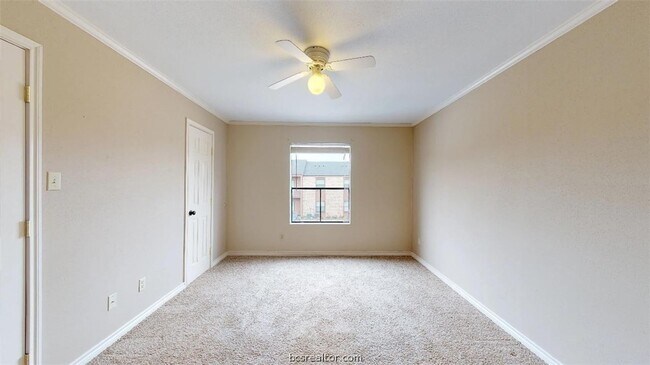 Building Photo - 904 University Oaks Blvd