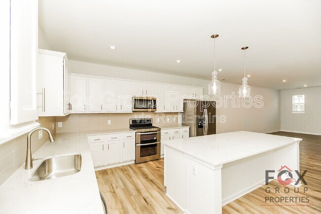 Building Photo - 7109 Brookview Ln