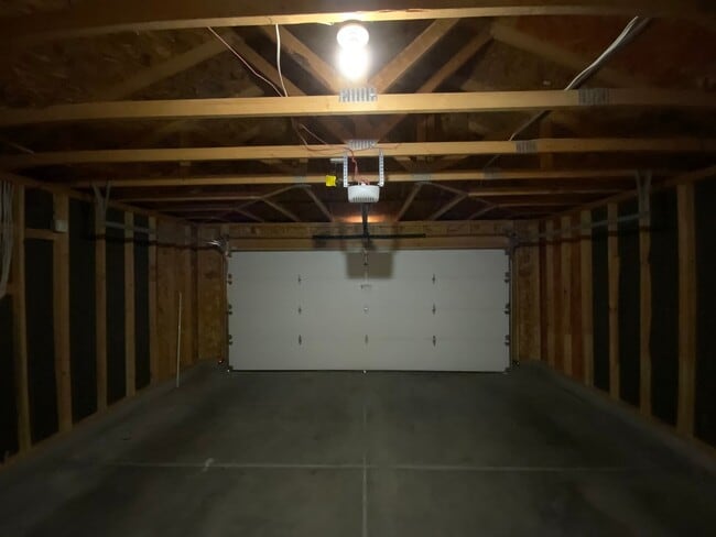 Building Photo - 3 Bedroom Single Story Home Available in V...