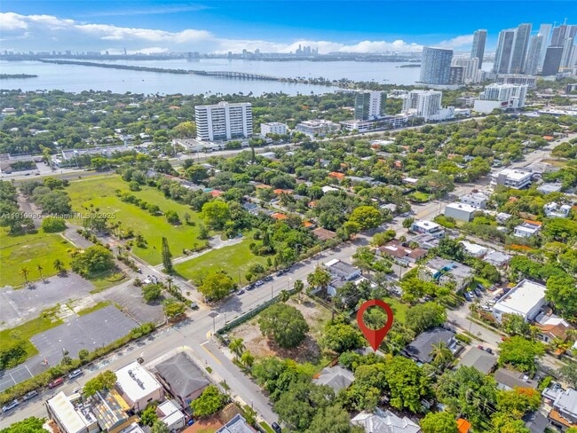 Building Photo - 176 NE 50th St