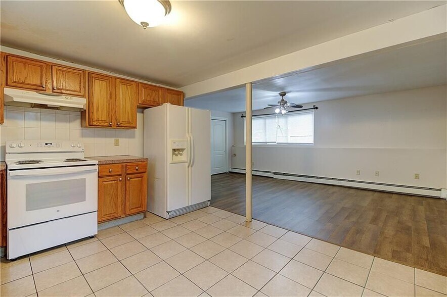 Building Photo - 499 Farmington Ave