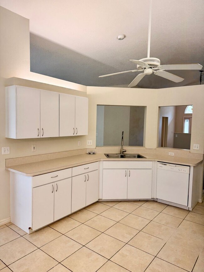 Building Photo - 2509 6th Ct E