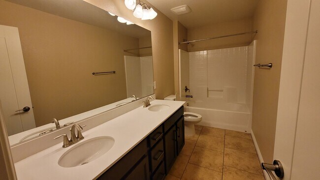 Building Photo - SW BEAUTY!!!   215/RUSSELL AREA