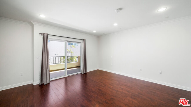 Building Photo - 1529 S Beverly Dr