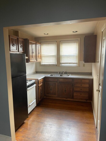 Building Photo - 37 Eaton St