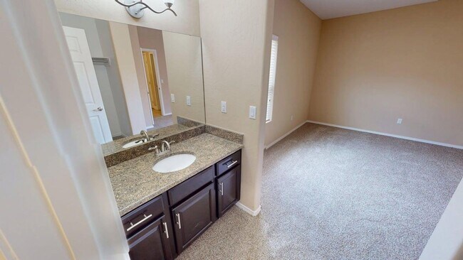 Building Photo - Spacious 4-Bed/3-Bath in Alamogordo, NM