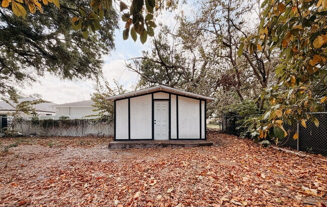 Building Photo - Home For Rent in Tampa - FULLY FENCED IN BACKYARD!