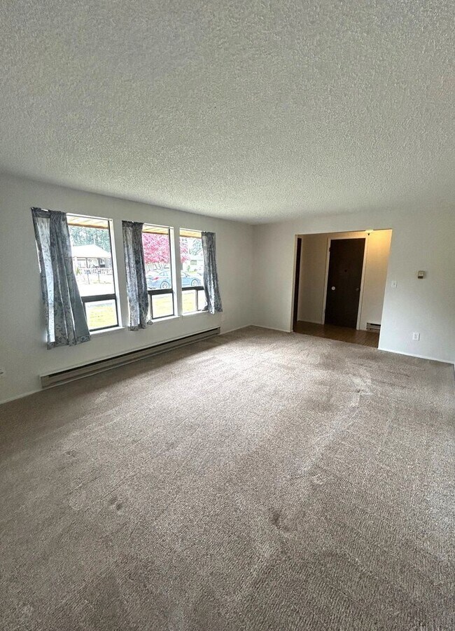 Building Photo - 3 Bedroom 1.5 Bath Rambler