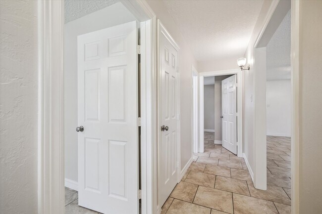 Building Photo - 23103 Berry Pine Dr
