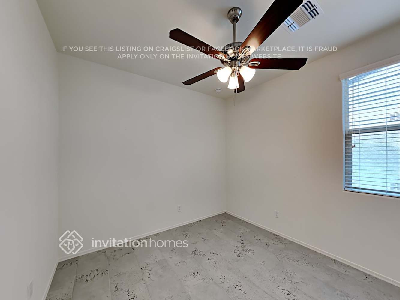 Building Photo - 11445 W La Reata Ave
