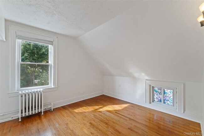 Building Photo - 355 Bronxville Rd