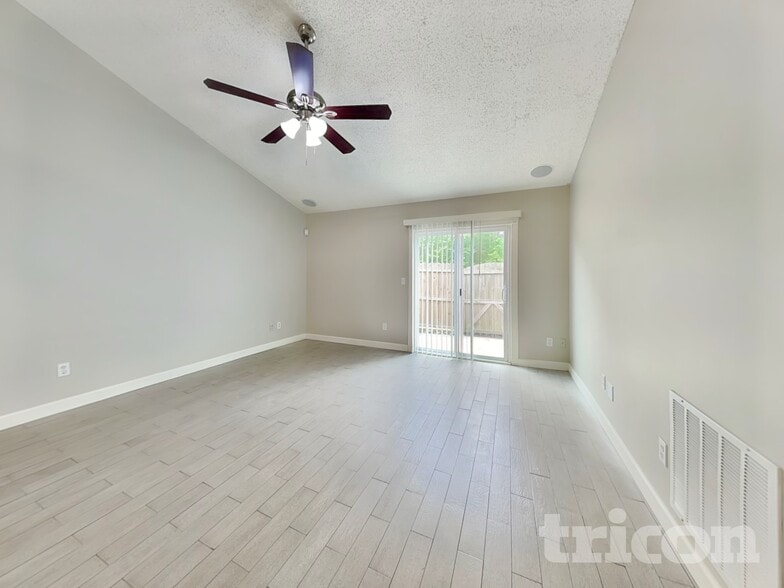 Building Photo - 1885 Ontario Ct