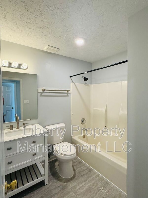 Building Photo - 1705 Veanna Dr