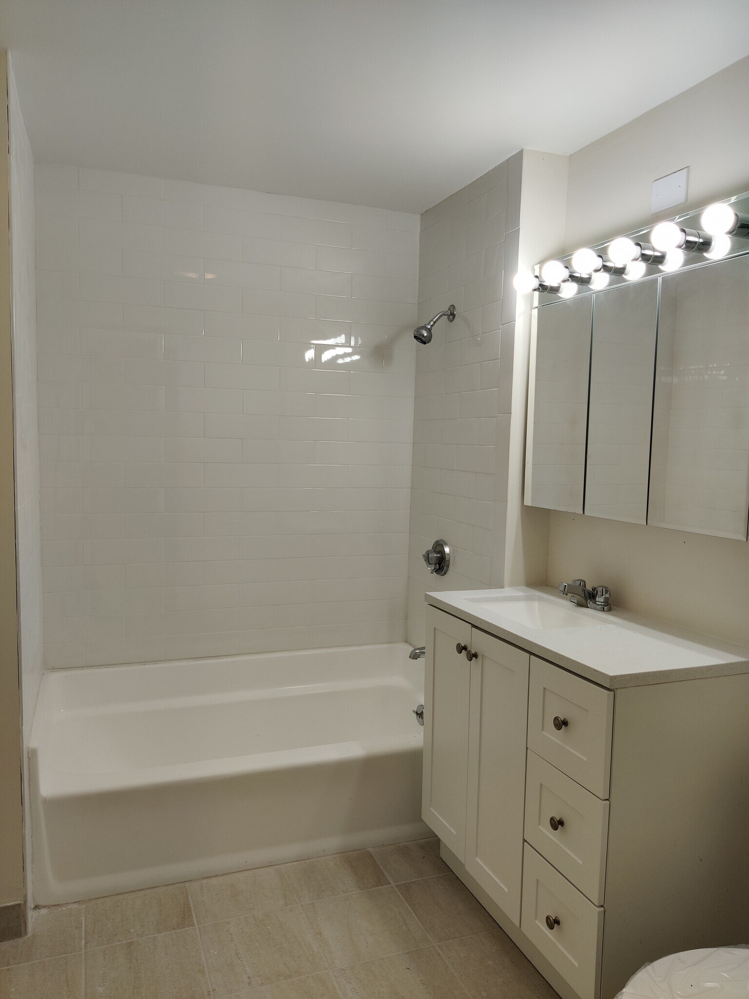 Building Photo - 8 Barrows St