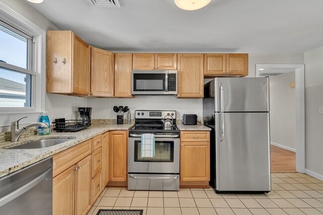 Building Photo - 74-76-76 Dunboy St