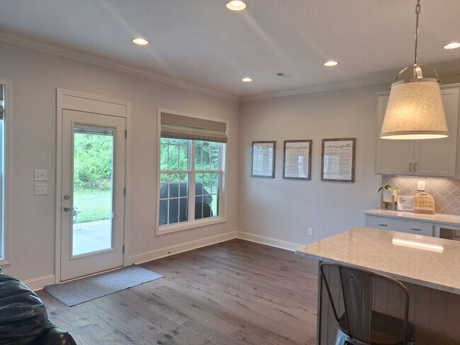 Building Photo - Beautify Brick 3 yr old Build in West Knoxville. No pets.