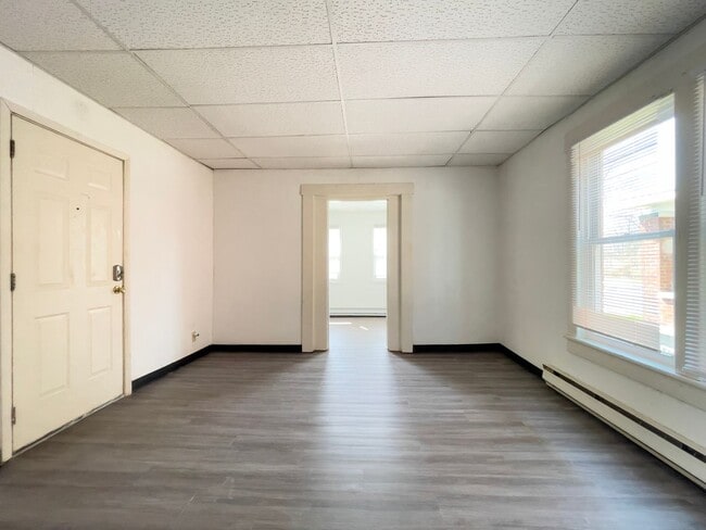 Building Photo - Charming 1-Bedroom Apartment Near Ball State!