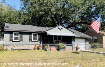 Building Photo - Cozy 3 Bed/1 Bath Home with Extra Room & F...