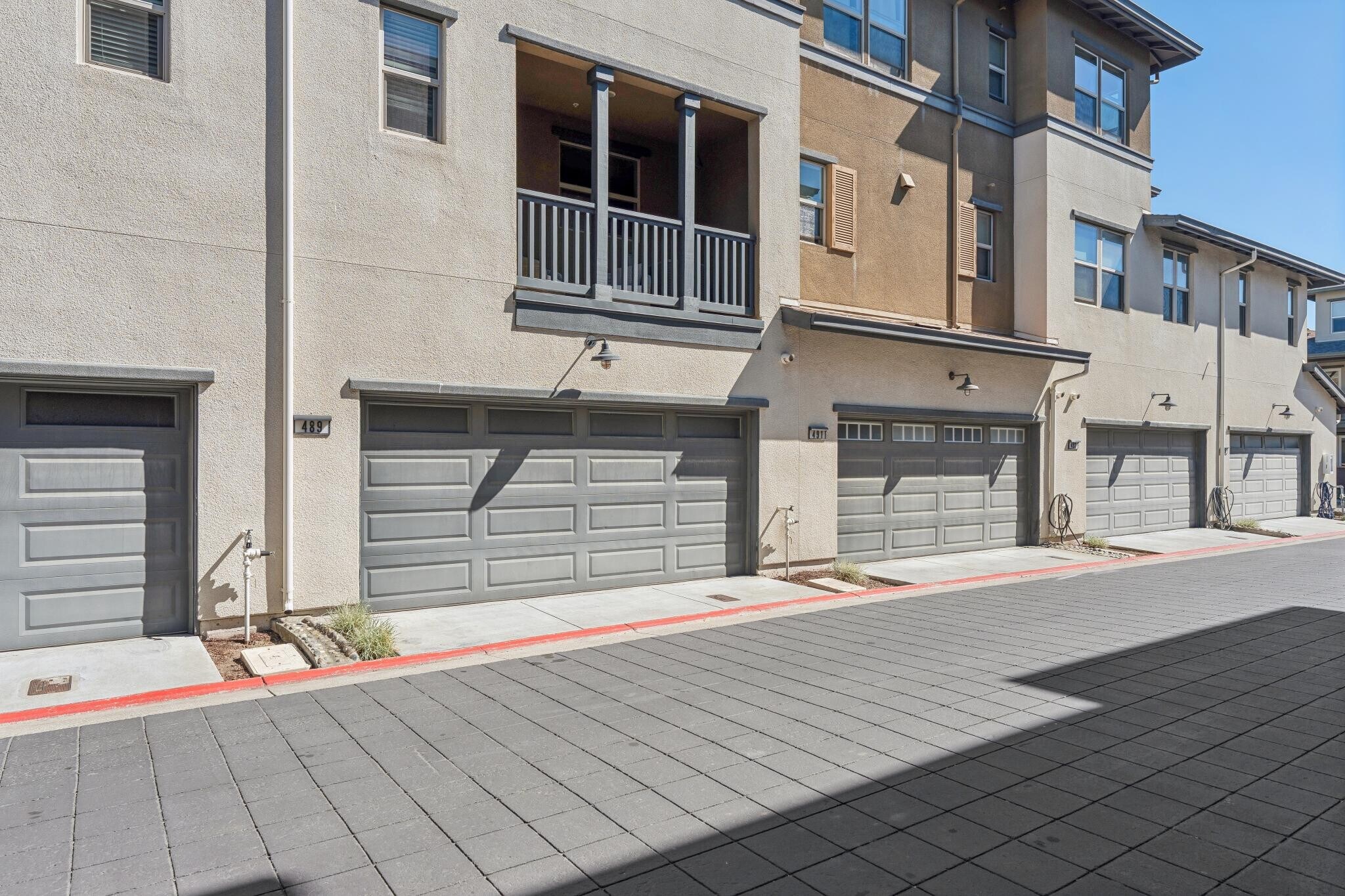 Building Photo - 489 Diller St