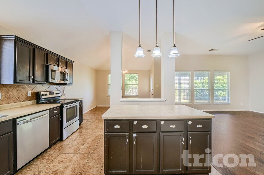 Building Photo - 13129 Padre Ave